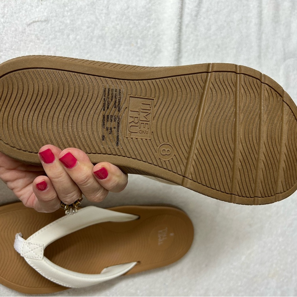 White Strap Brown Footbed Flip Flops size 8 - Picture 3 of 3